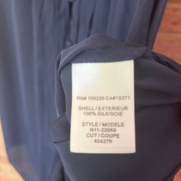 Joie Silk Blouse M Sleeveless Top Navy Blue Pleated Button Down Medium - Picture 4 of 5